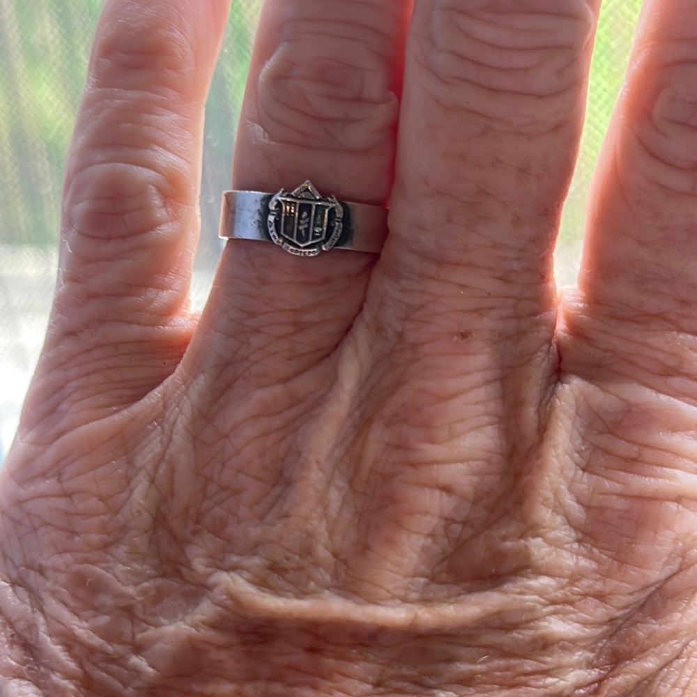 Sterling silver Vintage Delta Zeta Sorority Ring. Year estimate 1969